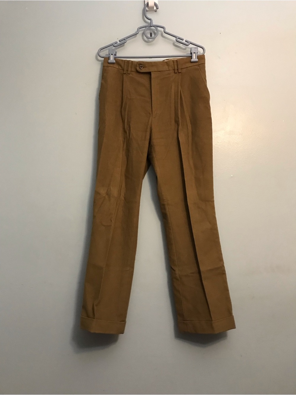 Barbour Men's Pleated Chino Pants in Camel Brown